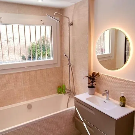 Apartament Superbe T2 Avec Grande Terrasse En Centre A 5 Min A Pieds Des Arenes De *
