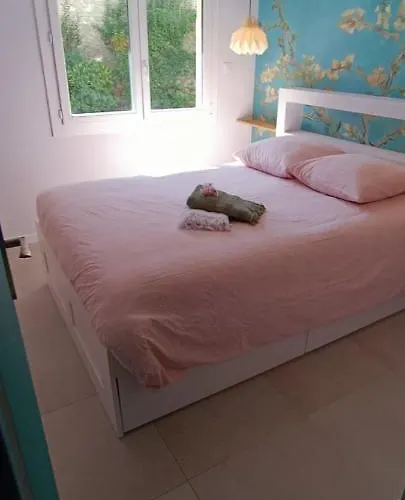 Superbe T2 Avec Grande Terrasse En Centre A 5 Min A Pieds Des Arenes De Apartmán Nîmes